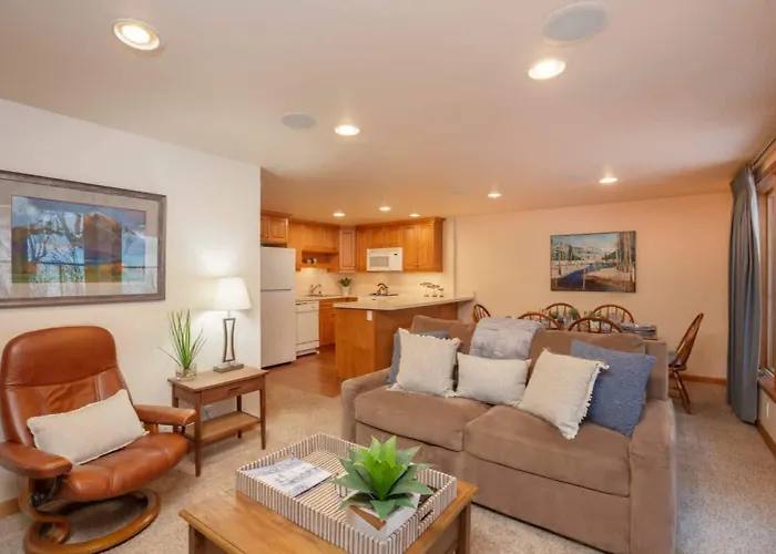Comfort & Location - 2 Bedroom 2Ba - Steps To Town